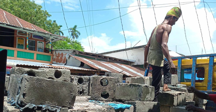 সেই ব্লক ফেরত পাঠালেন পাউবো কর্মকর্তা