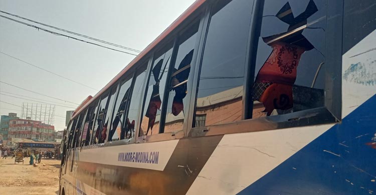 কলেজ শিক্ষার্থী-শ্রমিক সংঘর্ষ: বরিশালে অভ্যন্তরীণ রুটে বাস চলাচল বন্ধ