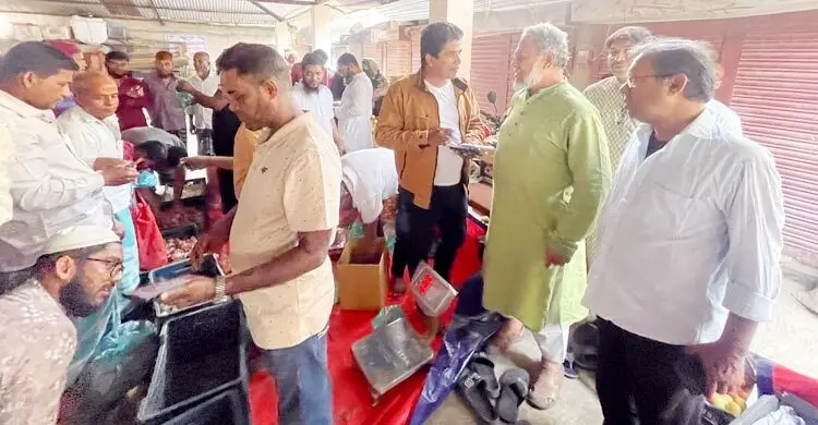 বরিশালে প্রতিমন্ত্রীর রাজিব আহসান উদ্যোগে ন্যায্যমূল্যের বাজার চালু