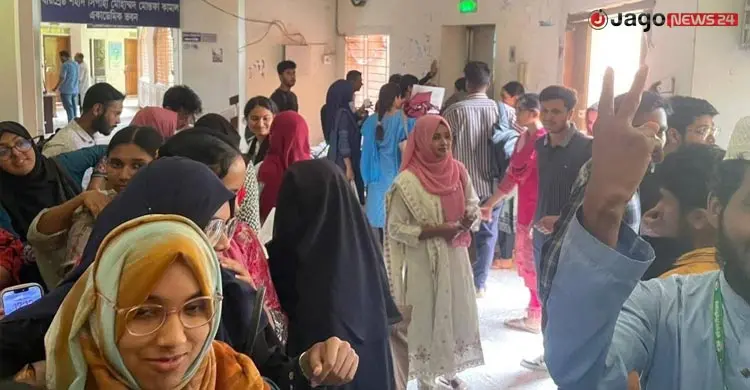 উচ্চশিক্ষার খরচ সামলাতে হিমশিম, ভরসা টিউশনি-খণ্ডকালীন কাজ