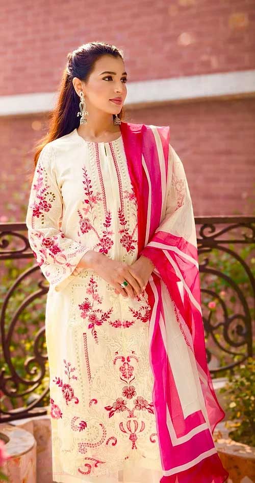 যেমন ছিল তারকাদের ঈদ লুক