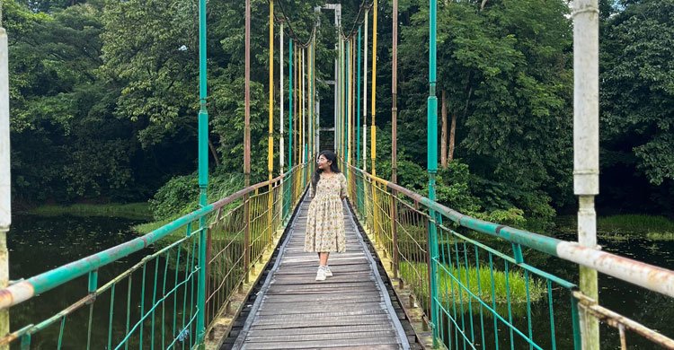 পাহাড় ও সমুদ্রের খোঁজে আমরা