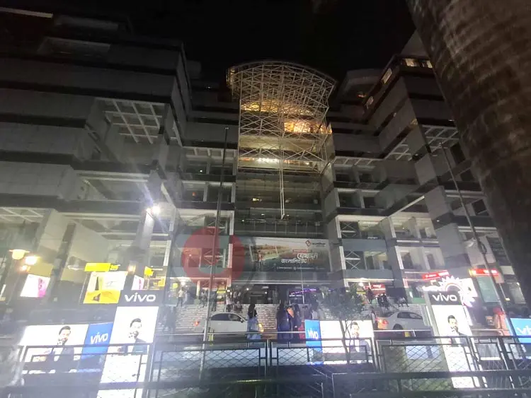 সন্ধ্যায় শপিংমল-দোকান বন্ধ হওয়ায় বিক্রিতে ধস, ধাক্কা বৈশাখী বাজারেও