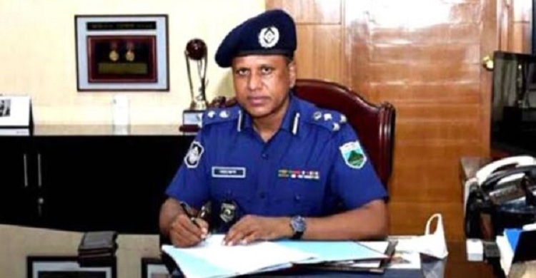 স্ত্রীসহ পুলিশের সাবেক ডিআইজি বাতেনের নামে মামলা