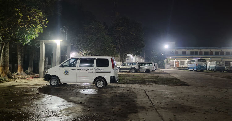 বাকৃবির পরিবহন শাখা থেকে মাইক্রোবাস ও টায়ার চুরি