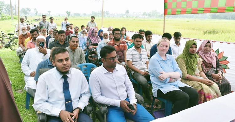 ‘বাংলাদেশের অনেক এলাকার ভূগর্ভস্থ পানি আর্সেনিক দ্বারা দূষিত। অবিরাম জলাবদ্ধতায় ধান চাষ করলে চালের মধ্যে এই বিষাক্ত উপাদানের মাত্রা উদ্বেগজনকভাবে বেড়ে যায়