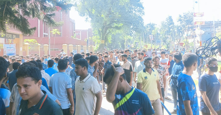 ‘আমাদের হল ছাড়তে হলে শিক্ষকদেরও কোয়ার্টার ছাড়তে হবে’
