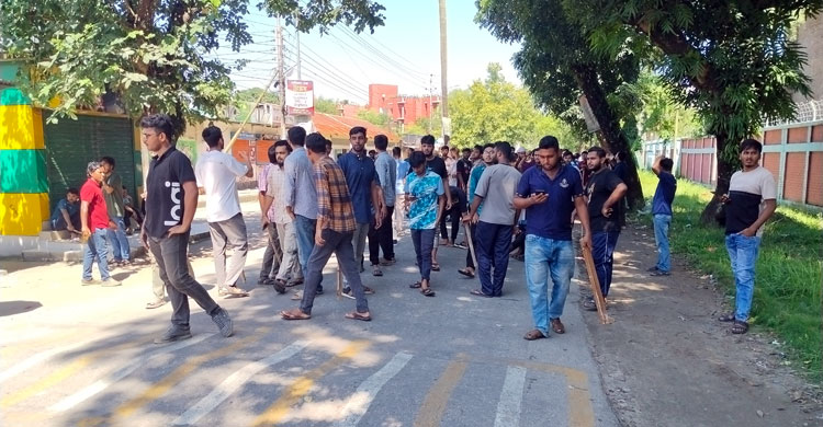 এবার ৬ দফা দাবি পেশ করলেন বাকৃবি শিক্ষার্থীরা