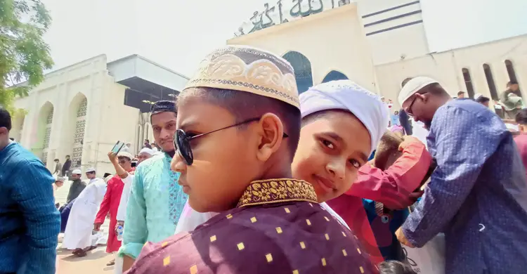 প্রযুক্তির যুগে বদলে যাওয়া শুভেচ্ছা