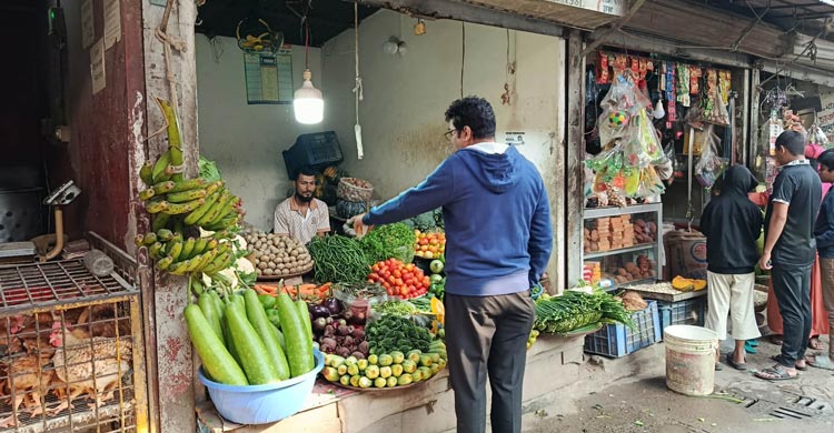 সব পণ্যের দাম &lsquo;চড়া&rsquo;, ভরা মৌসুমেও স্বস্তি নেই কাঁচাবাজারে