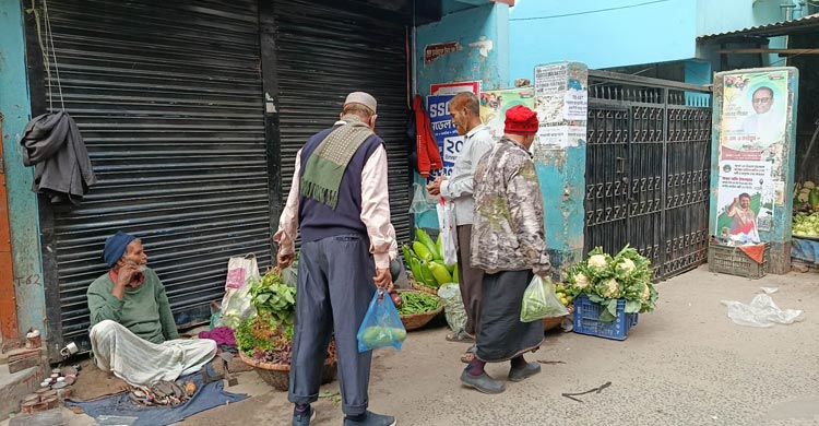 সব পণ্যের দাম &lsquo;চড়া&rsquo;, ভরা মৌসুমেও স্বস্তি নেই কাঁচাবাজারে