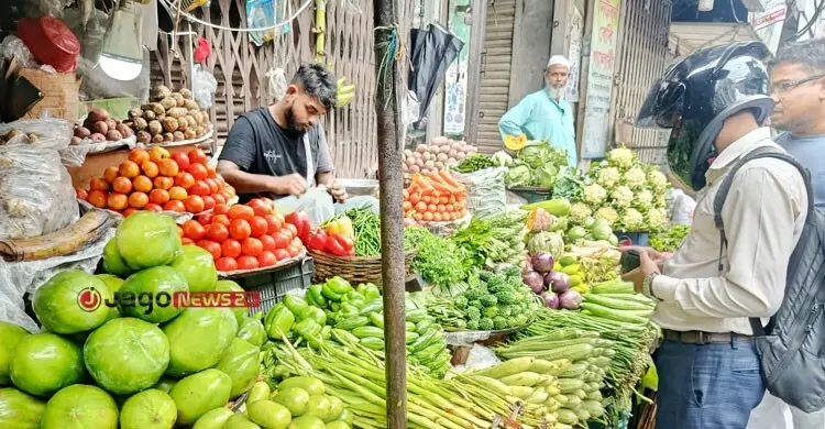 টানা বৃষ্টিতে চড়া বাজার, সবজি ও মুরগির দাম বেশি