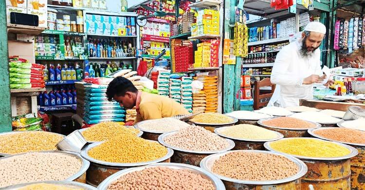 ঈদের পর নিত্যপণ্য-সবজির বাজার প্রায় ক্রেতাশূন্য