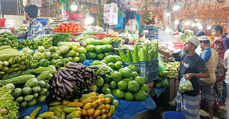 কাঁচা মরিচের দাম কমেছে, বেড়েছে ডালের