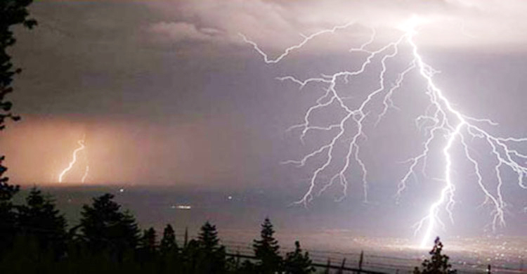 মাছ ধরতে গিয়ে বজ্রপাতে কিশোরের মৃত্যু