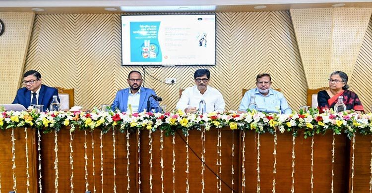 মাছ চাষে অযৌক্তিক অ্যান্টিবায়োটিক ব্যবহারের প্রবণতা বাড়ছে