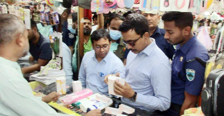 নকল প্রসাধনী বিক্রি, বগুড়ায় দুই ব্যবসায়ীকে জরিমানা