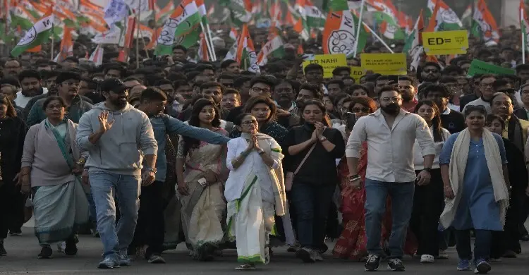 পশ্চিমবঙ্গে ভোটাধিকার হারিয়েছে লাখো মানুষ, মুসলিমদের লক্ষ্যবস্তু?