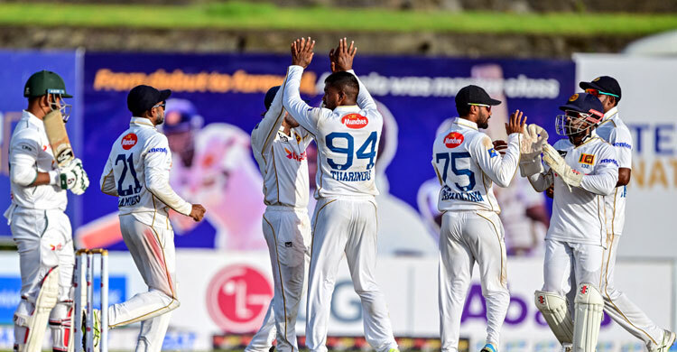 ২৬ রানে ৫ উইকেট, শেষ বিকেলের ধাক্কায় ৫০০ অনিশ্চিত বাংলাদেশের