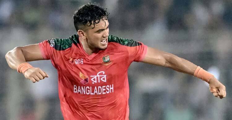 বোলিংয়ে এসেই উইকেট শিকার তাসকিনের