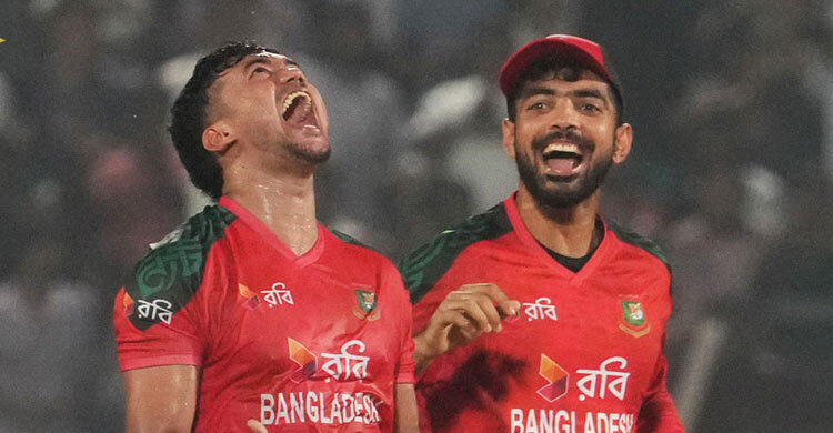 শেষের ঝড়ে চ্যালেঞ্জিং পুঁজি ওয়েস্ট ইন্ডিজের