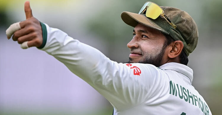 মুশফিকের শততম টেস্টে ব্যাটিংয়ে বাংলাদেশ