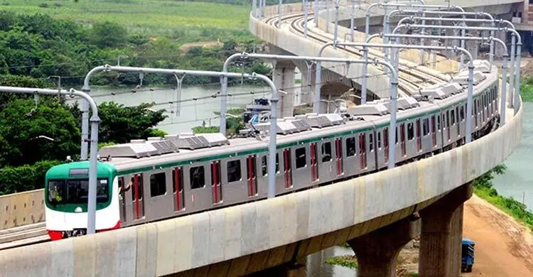 মেট্রোরেল লাইনে ব্যাগ, ২০ মিনিট বন্ধ ছিল যাত্রী পরিবহন