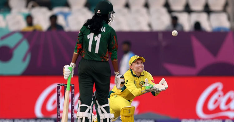 অস্ট্রেলিয়াকে লড়াকু লক্ষ্য দিল বাংলাদেশের মেয়েরা