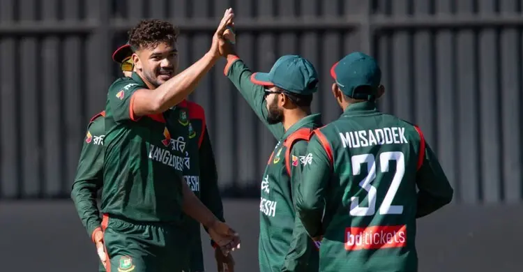 শুরুতেই জিম্বাবুয়েকে চাপে ফেলেছে বাংলাদেশ