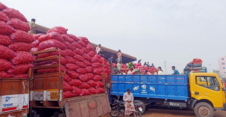 পণ্য আটকা পড়লে ডেমারেজ গুনতেই চলে যায় কয়েক চালানের লাভ