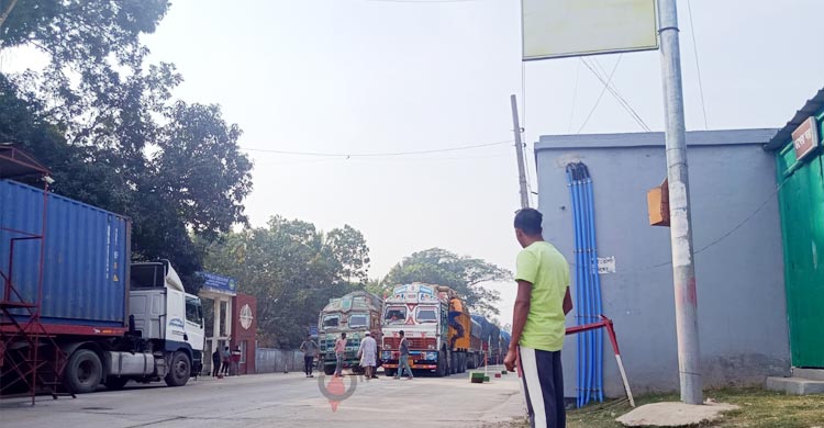 পণ্য আটকা পড়লে ডেমারেজ গুনতেই চলে যায় কয়েক চালানের লাভ