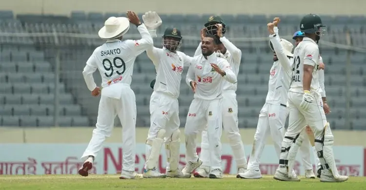 মিরাজের ৫ উইকেটে বাংলাদেশের লিড, ৩৮৬ রানে অলআউট পাকিস্তান