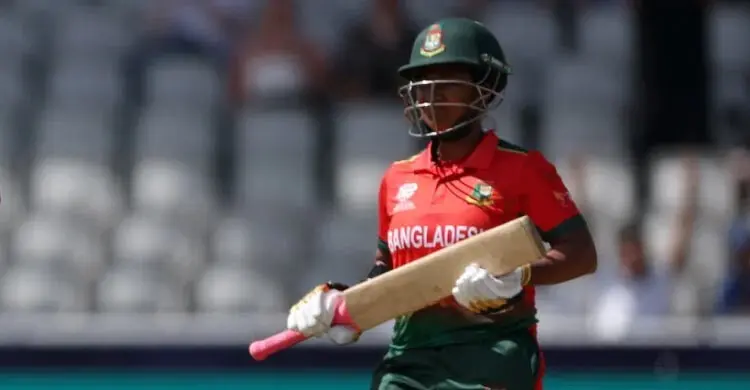 বাঁচামরার ম্যাচে ব্যাটিংয়ে নেমে শুরুতেই চাপে বাংলাদেশ