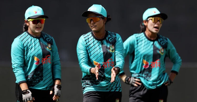 ইতিহাস বদলাতে দেশ ছাড়লো নারী ক্রিকেট দল