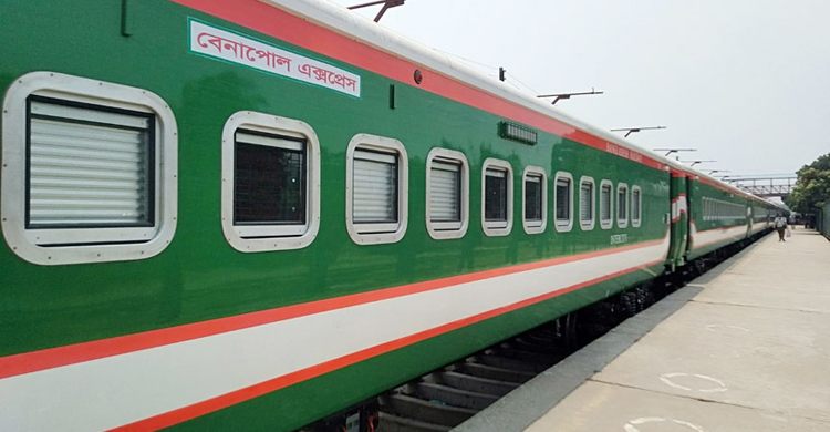 পদ্মা সেতুতে ব্যবহৃত কোচ নিয়ে বেনাপোল এক্সপ্রেসের যাত্রা