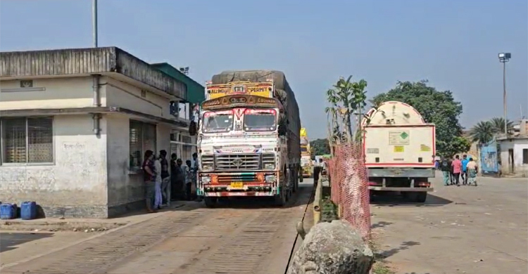 বেনাপোল দিয়ে দেশে এলো ৭৪ টন আলু