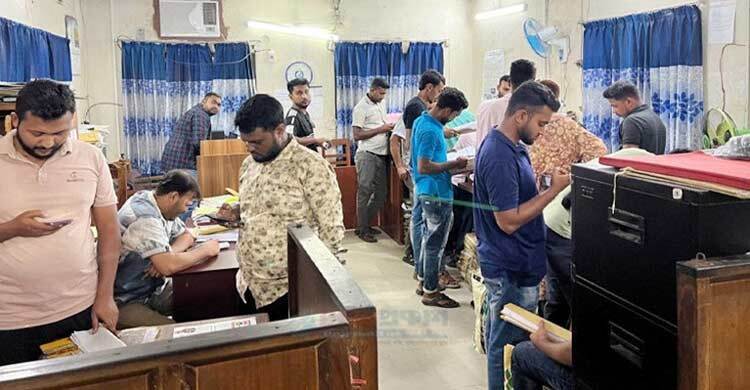 কর্মবিরতি স্থগিত, ১২ দিন পর বেনাপোল বন্দরে কর্মচাঞ্চল্য