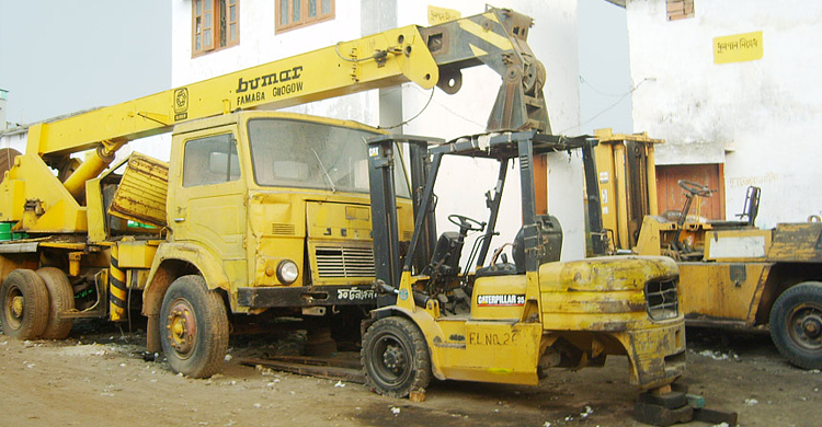 অচল ক্রেন-ফর্কলিফটে পণ্যজটের কবলে বেনাপোল স্থলবন্দর