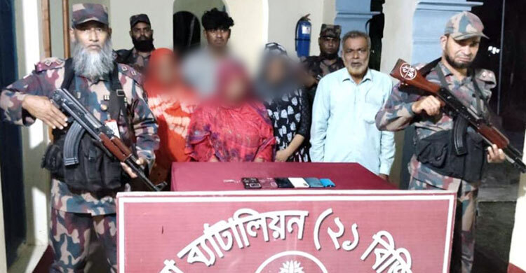 বেনাপোল দিয়ে ভারতে প্রবেশকালে আটক ৫