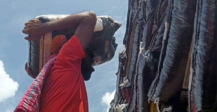 হিলি দিয়ে ৩৮ দিনে এক লাখ ২০ হাজার টন চাল আমদানি