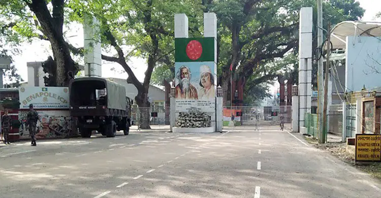 পশ্চিমবঙ্গে নির্বাচন: বেনাপোল থেকে একদিনে ফেরত এলেন ৪০০ যাত্রী