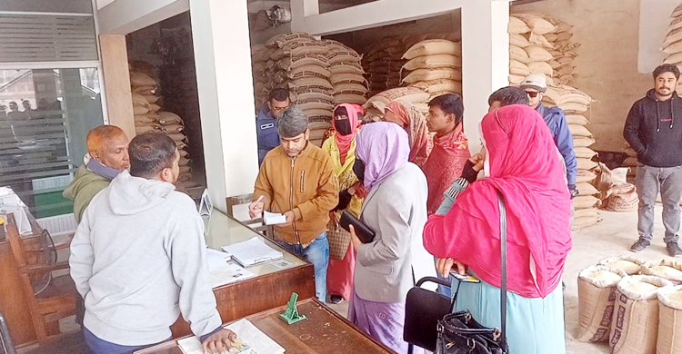 চালের গুদামে অভিযান, তিন মালিককে জরিমানা