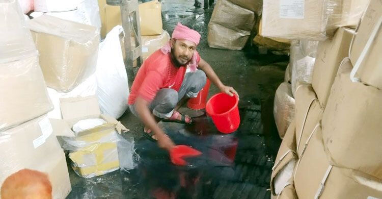 টানা বর্ষণে বেনাপোল বন্দরে জলাবদ্ধতা, কোটি টাকার মালামাল নষ্ট