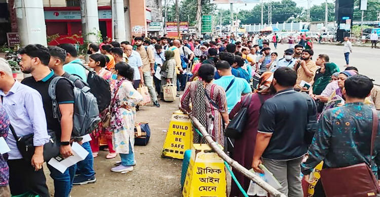 বছরের ব্যবধানে ভারতগামী যাত্রী কমেছে ৪ লাখ, ক্ষতি ৩২ কোটি