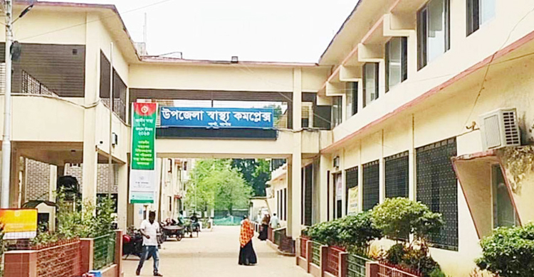 চিকিৎসক সংকটসহ নানা সমস্যায় জর্জরিত যশোরের শার্শা উপজেলা স্বাস্থ্য কমপ্লেক্স। ২২ জন মেডিকেল কর্মকর্তা থাকার কথা থাকলেও