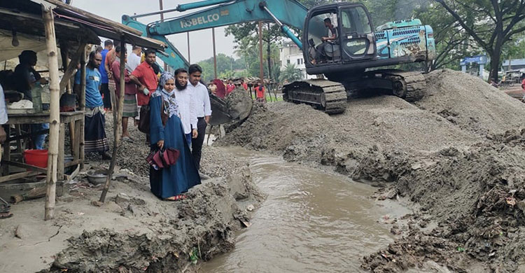 টানা বর্ষণে বেনাপোল বন্দরে জলাবদ্ধতা, কোটি টাকার মালামাল নষ্ট