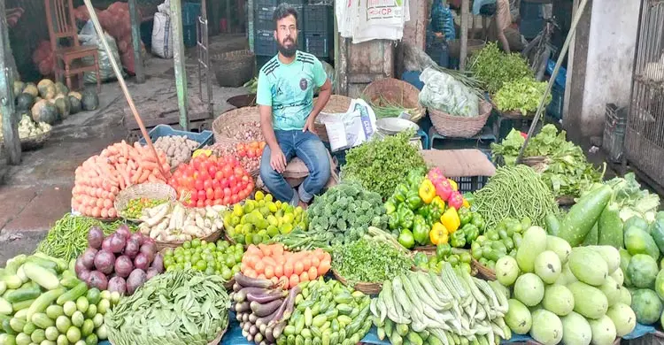বেনাপোলে ৩০০ ছাড়ালো কাঁচামরিচের দাম