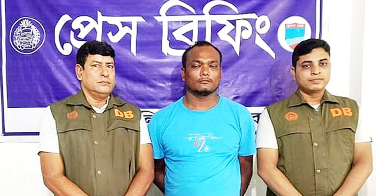 শার্শায় অস্ত্র-গুলিসহ যুবক গ্রেফতার