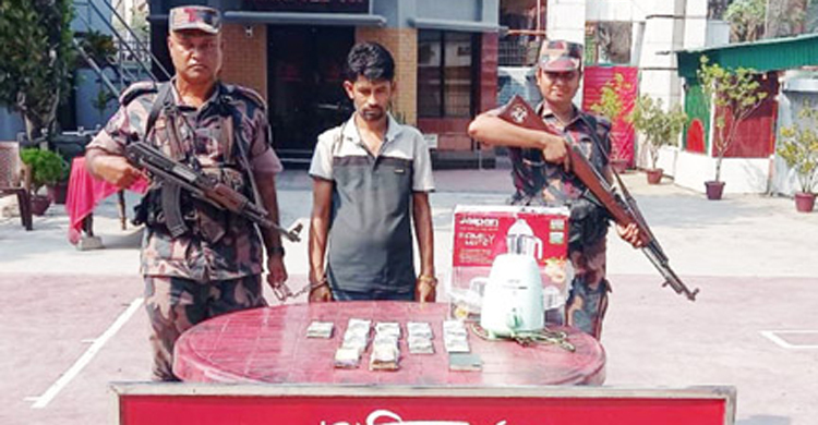 বেনাপোলে ডলার-রুপিসহ পাসপোর্টযাত্রী আটক