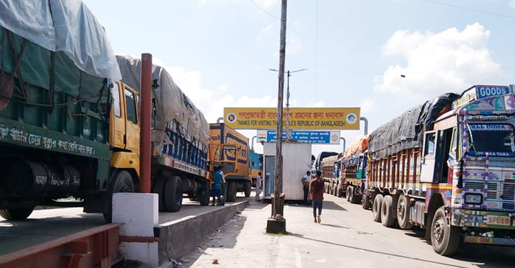 অবরোধের দ্বিতীয়দিনেও স্বাভাবিক বেনাপোল বন্দরের কার্যক্রম